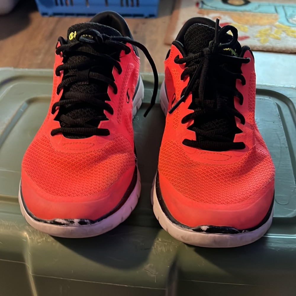 Champion Women’s casual sneakers walking shoes bright orange size 10